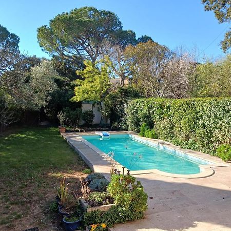 Studio Charmant Et Calme Villeneuve Les Avignon Entree Et Cour Independantes Climatisation Piscine Parking Kültér fotó