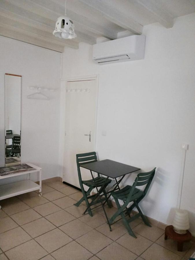 Studio Charmant Et Calme Villeneuve Les Avignon Entree Et Cour Independantes Climatisation Piscine Parking Kültér fotó